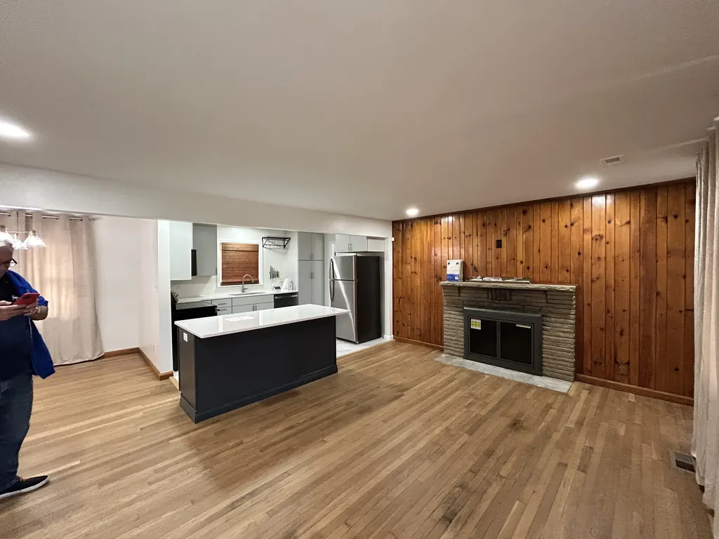 Finished living room with new hardwood flooring in Knoxville, Tennessee