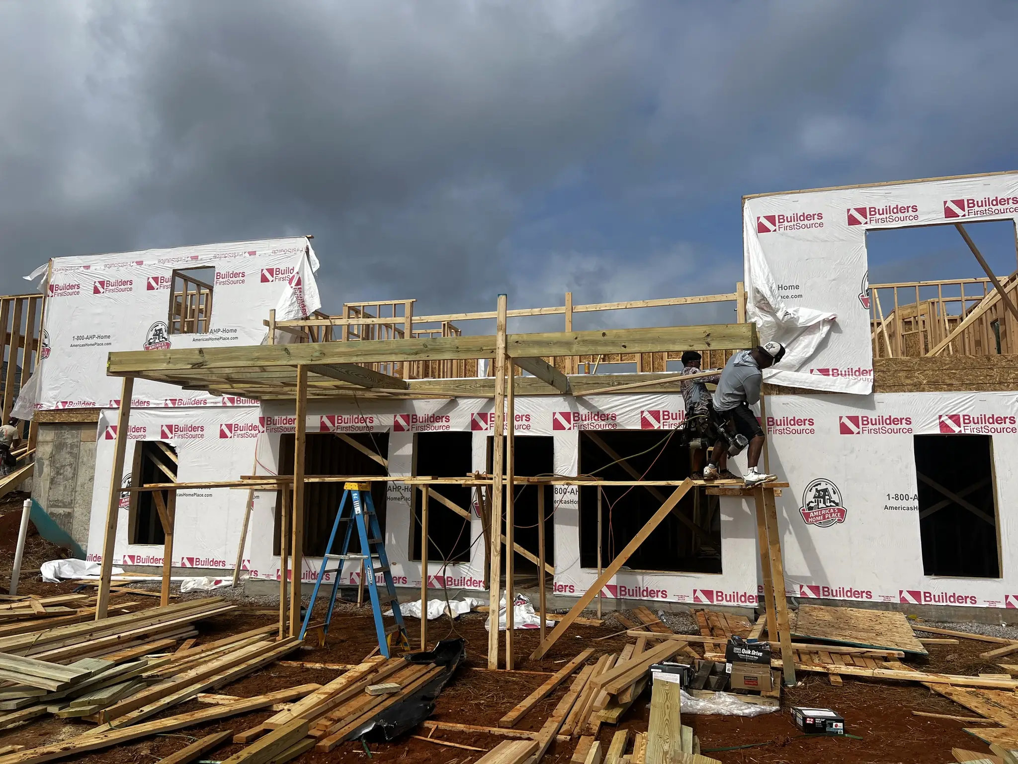 Chicanos Construction crew framing the exterior walls of a new home in Knoxville, TN