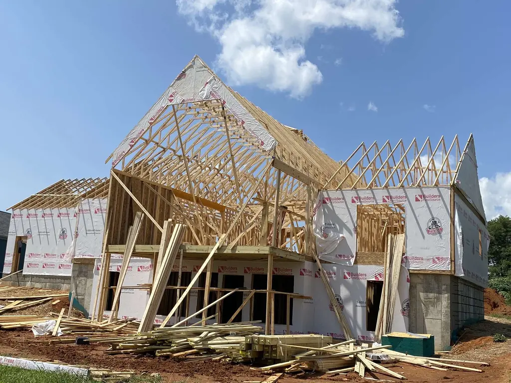 Roof trusses being set on a new Chicanos Construction build in Knoxville, TN